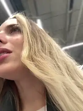 LoraaDoll live sex cam