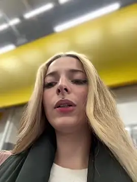 LoraaDoll live sex cam