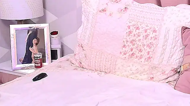 KylieMonnett live sex cam