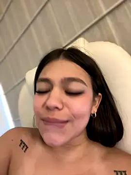 Alyshanon18 live sex cam