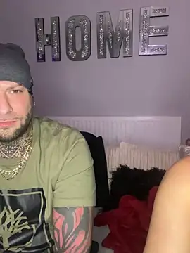 ciaraandbenzo live sex cam