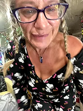 TrenaAnne live sex cam