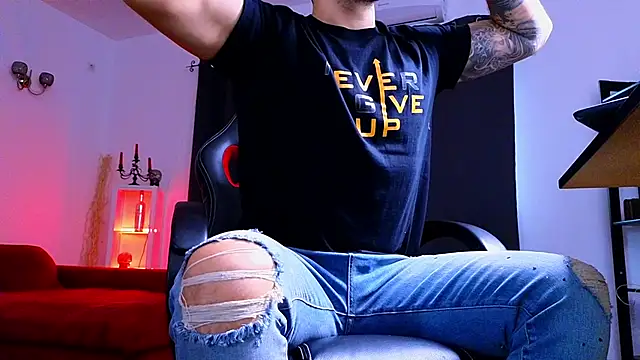 MightyAaron66 live sex cam