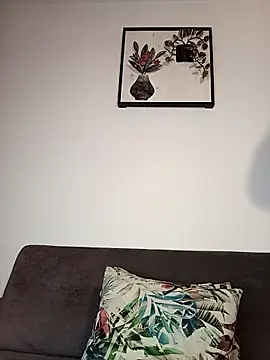 Enzo-wolf33 live sex cam
