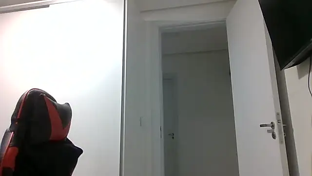 JUNINHOLEKE live sex cam