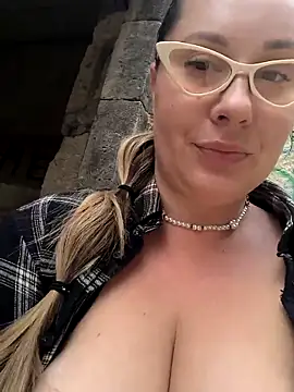 Mona_Plus live sex cam