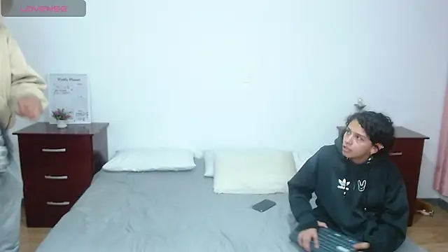 Sarabubbie live sex cam