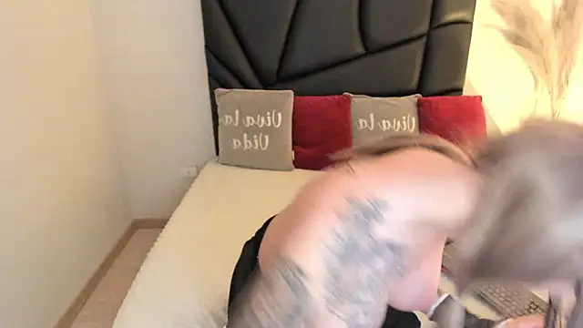 Scarbadgirl_ live sex cam