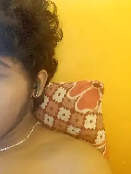 CosmicEmuu live sex cam