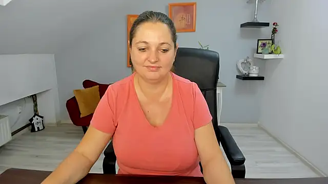 LollaGirl's Stripchat show and profile