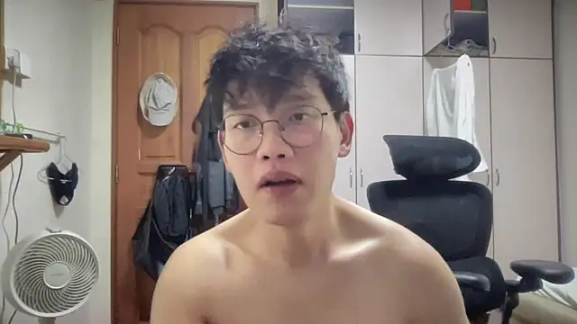Passionatetwink2 live sex cam