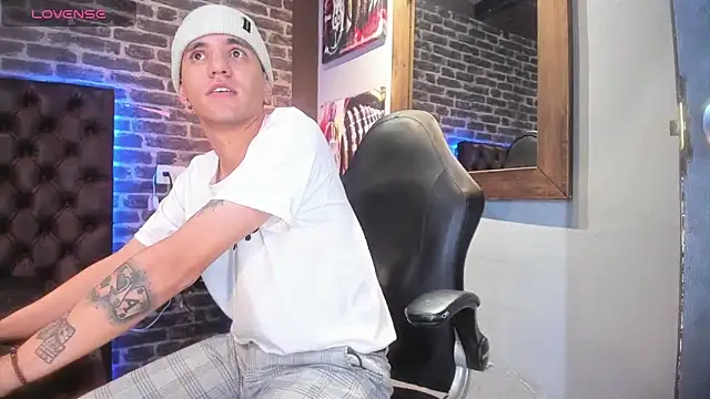Matteo12_ live sex cam
