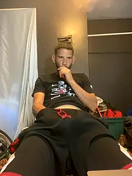 Chico_Bellaco live sex cam