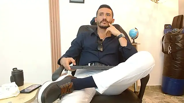 Reiko_85_ live sex cam