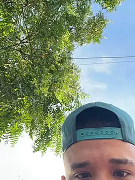 outdoors11 live sex cam