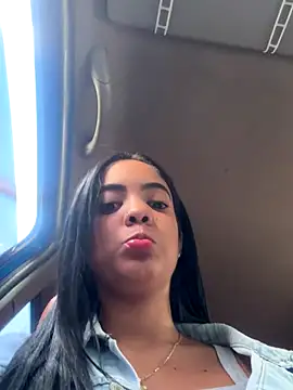 NAUGHTY_LITTLE_18 live sex cam