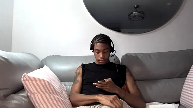 BlackBullTitus live sex cam