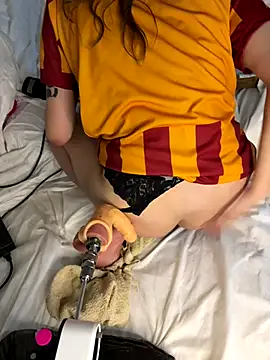 Ozge-SluttyScream69 live sex cam