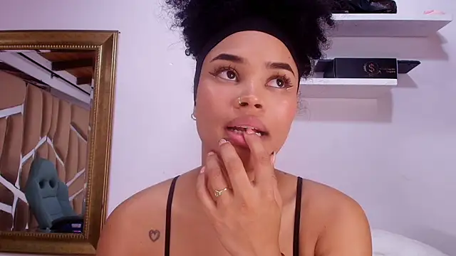 naia_blessed live sex cam