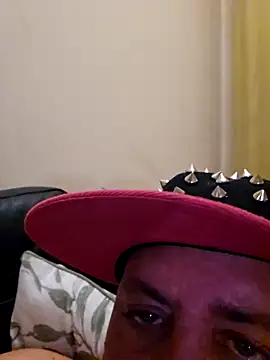 HeteroHotGuy1 live sex cam