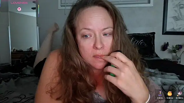 julimonroe's Stripchat show and profile