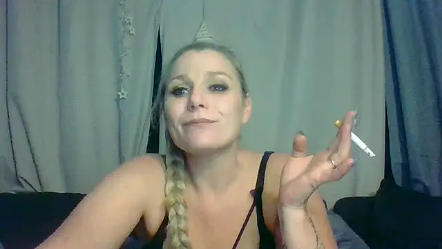 DevilsAngel13 live sex cam