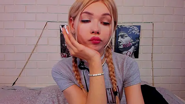Blondy_Fina live sex cam