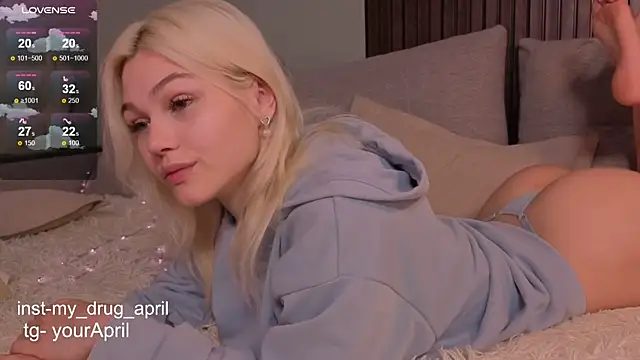 MyApril live sex cam
