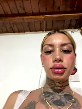 Zaratattoox live sex cam