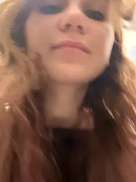QuitieLia live sex cam