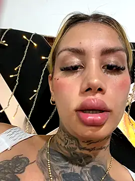 Zaratattoox live sex cam