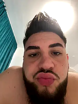MilanYaman live sex cam