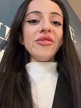 Yesmoree live sex cam