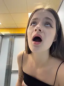 KittyQueeny live sex cam