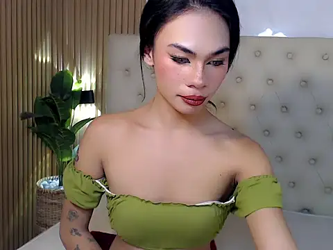 TaniaHills live sex cam
