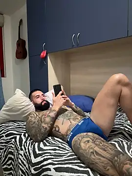 Gioeltoro89 live sex cam
