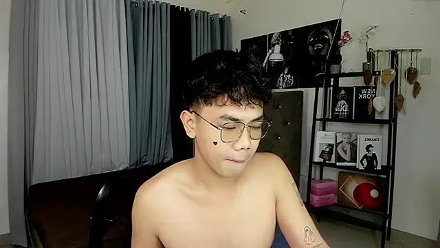 mightyhotcock live sex cam