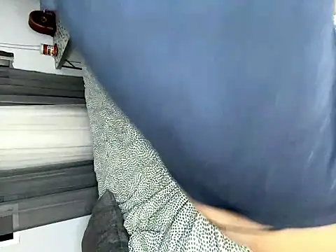 Wild2XXX live sex cam