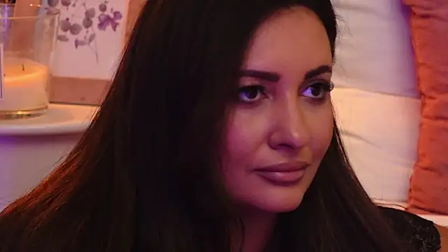 YaaraCollins live sex cam