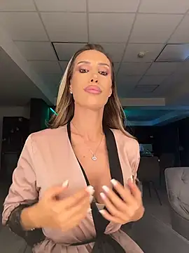 Evelyn_Evyyy live sex cam