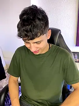 AdrianRinaldi live sex cam