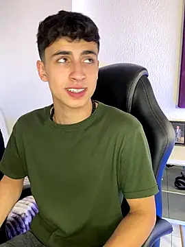 AdrianRinaldi live sex cam