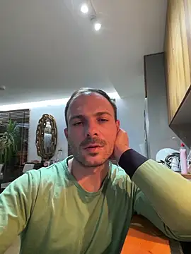 Adventurehotman live sex cam