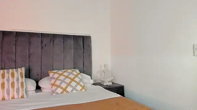 NoahLux live sex cam