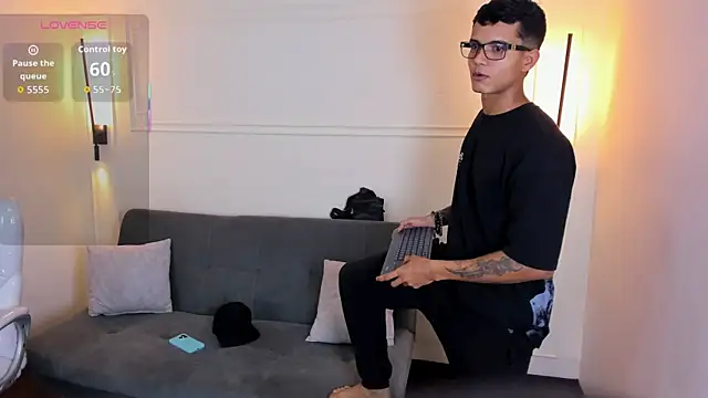 Paradise_boy_s live sex cam