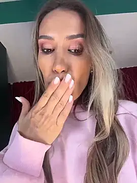 Evelyn_Evyyy live sex cam