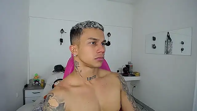 Leonard_Price live sex cam
