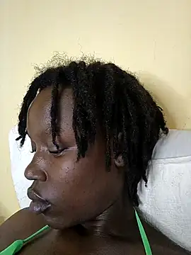 Juicylittle_slute live sex cam