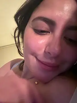 sukhakunis1 live sex cam