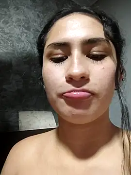 YoungHearXX live sex cam